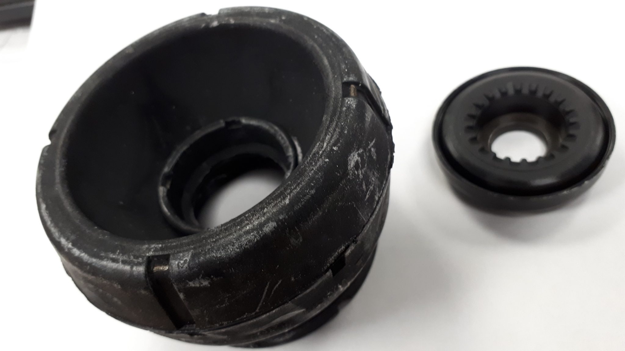 SEAT 20082017 Front Upper Strut Mount SEAT Direct Parts